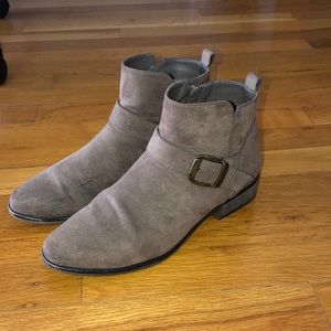 Women’s ankle booties